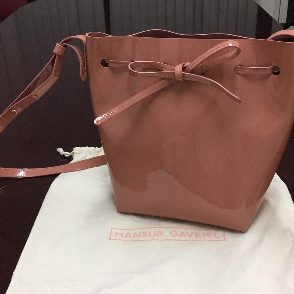 MANSUR GAVRIEL Mini patent-leather bucket bag